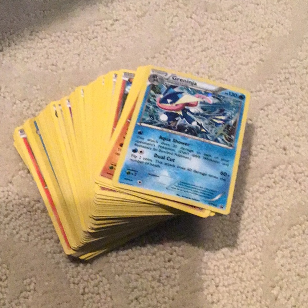100 Pokémon cards
